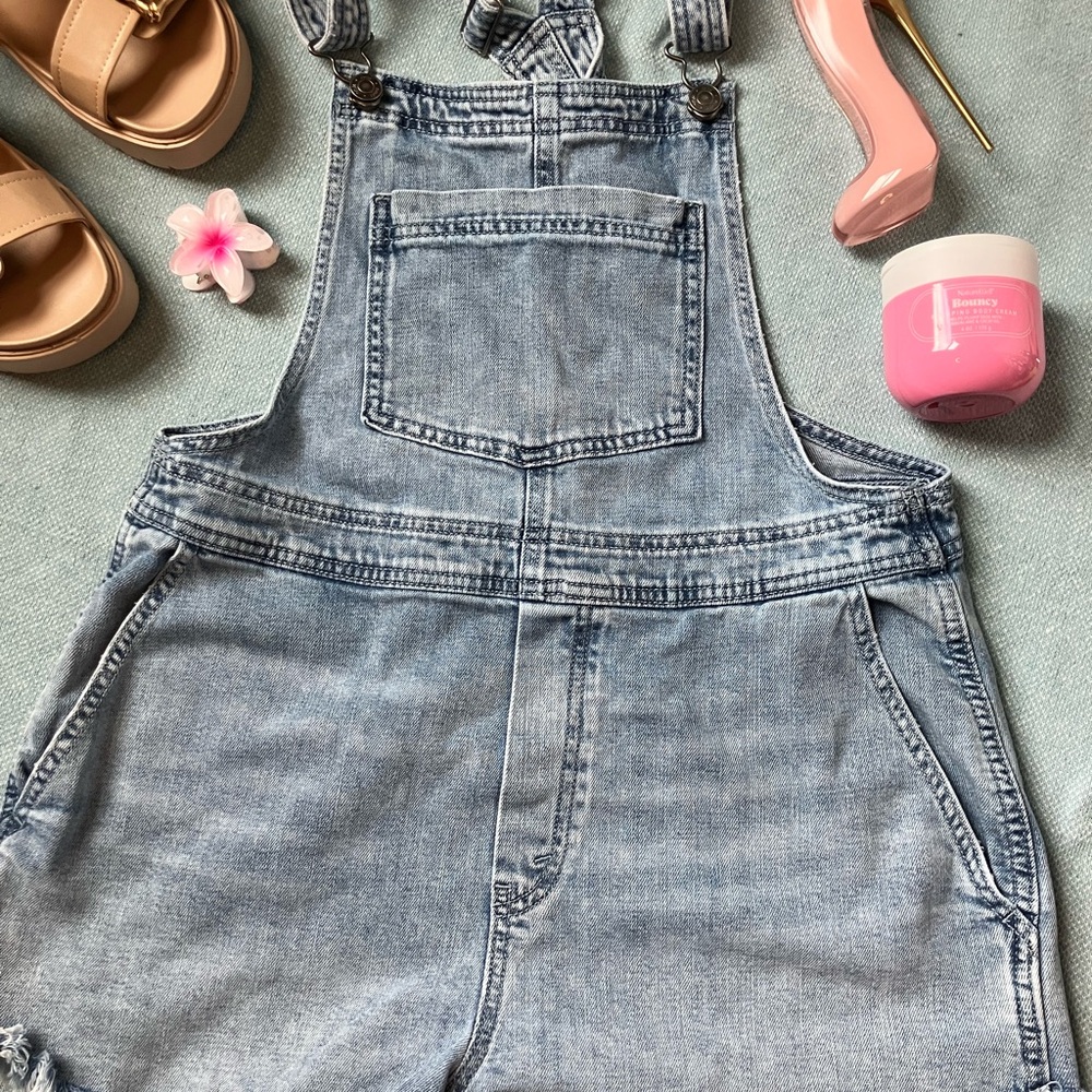 Aerie Women's Light Blue Wash Denim Overalls